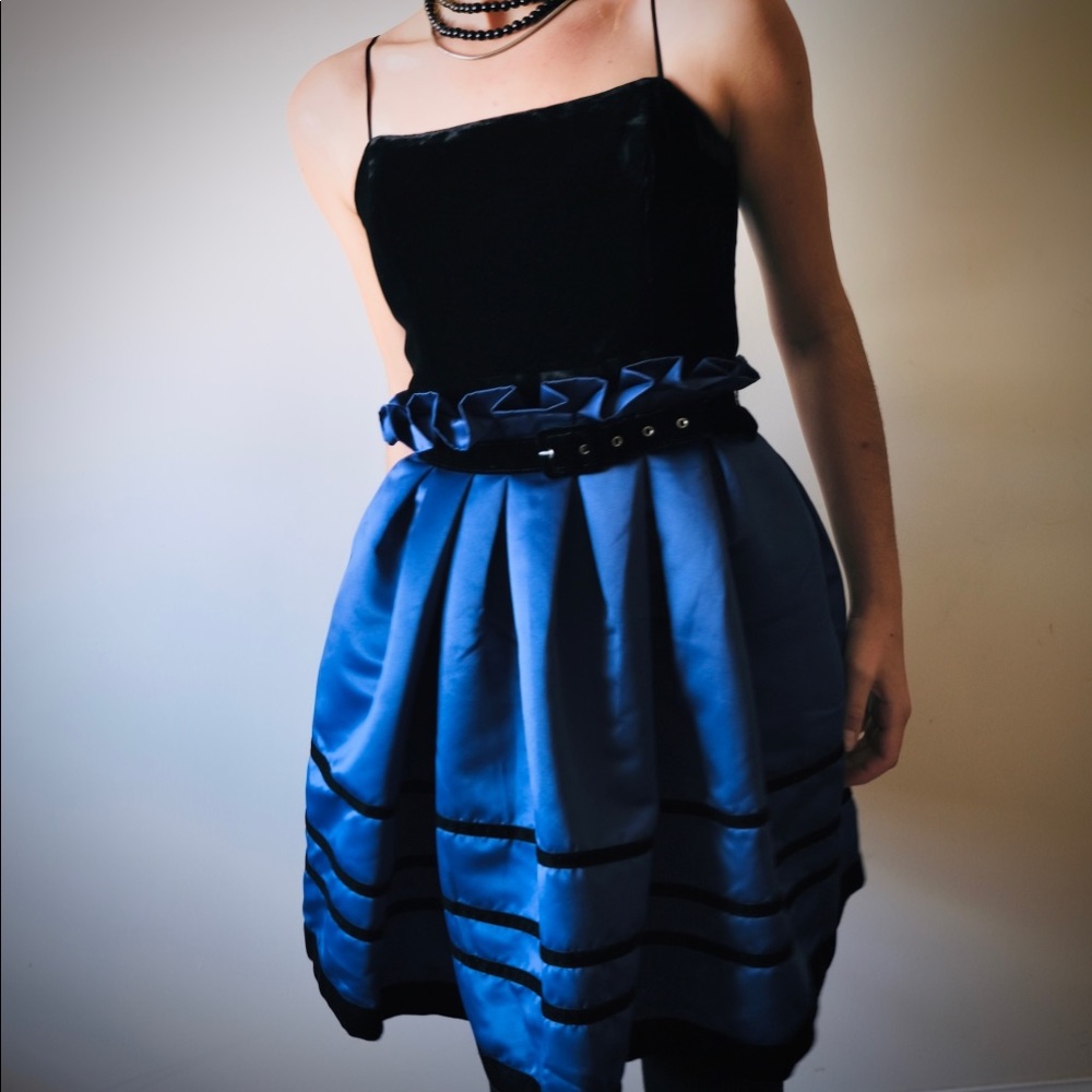 Betsey Johnson Velvet & Sateen Belted Dress US 6 - Picture 2 of 8